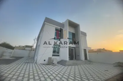 Villa - 5 Bedrooms - 7+ Bathrooms for sale in Khuzam - Ras Al Khaimah
