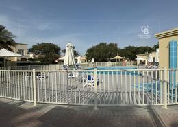 صورةحوض سباحة لـ: تاون هاوس - 2 غرف نوم - 2 حمامات للبيع في الينابيع 12 - الينابيع - دبي, صورة 1