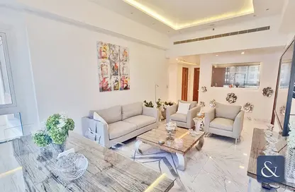 Living / Dining Room image for: Apartment - 2 Bedrooms - 3 Bathrooms for sale in Marina Residences 6 - Marina Residences - Palm Jumeirah - Dubai, Image 1