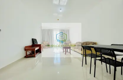 Living / Dining Room image for: Apartment - 2 Bedrooms - 2 Bathrooms for rent in Al Salam Tower - Tourist Club Area - Abu Dhabi, Image 1