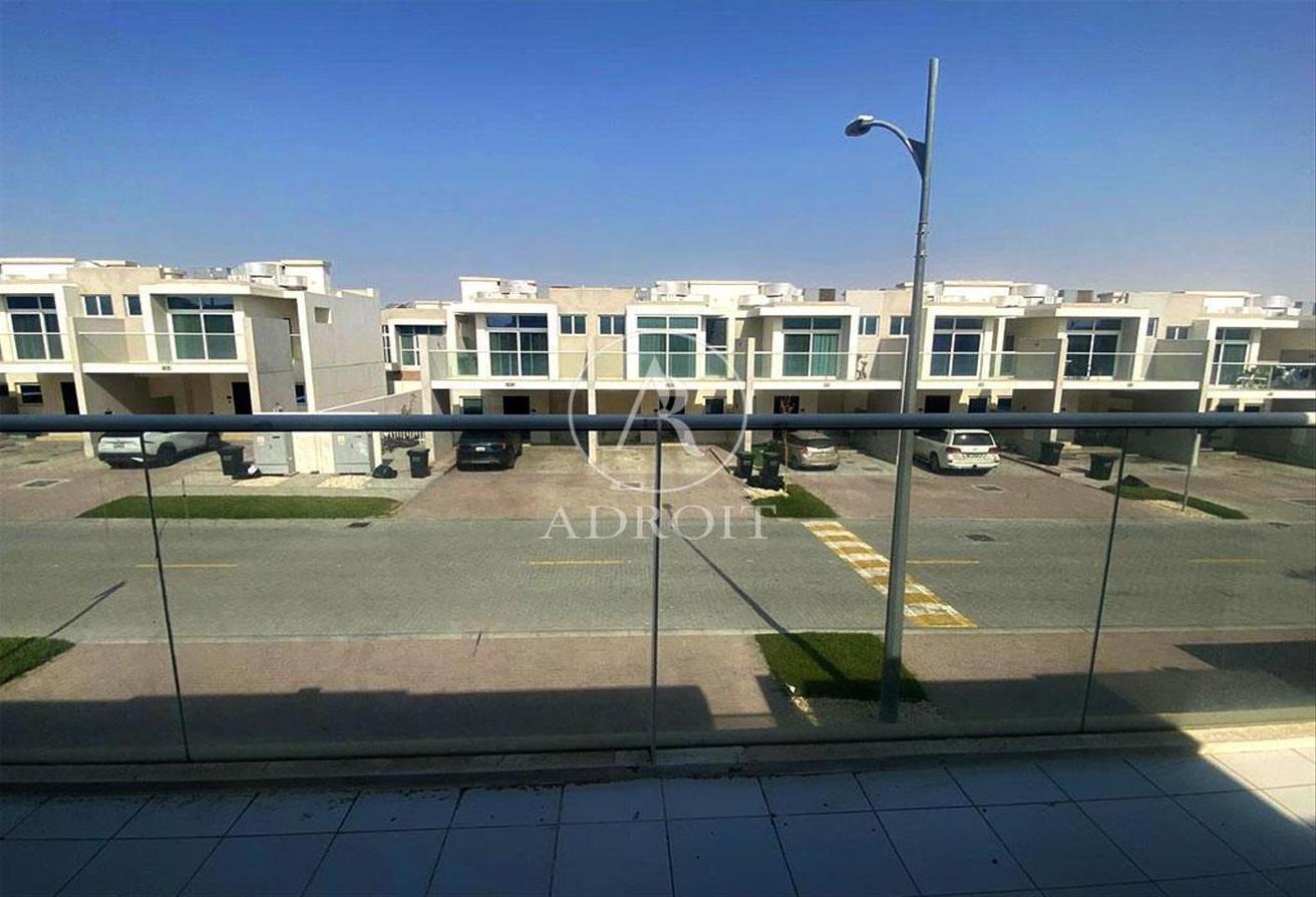 Stylish 3BR Townhouse in Damac Hills 2