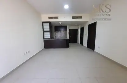 شقة - غرفة نوم - 2 حمامات للايجار في أوازيس ريزيدنس - برشا هايتس (تيكوم) - دبي