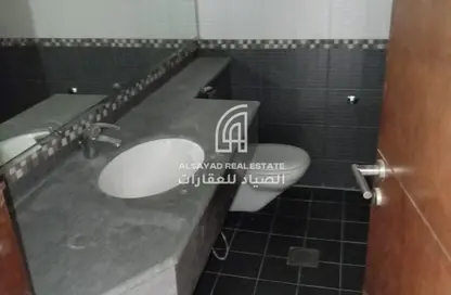 شقة - 2 غرف نوم - 4 حمامات للايجار في برج الممزر - الممزر - الشارقة - الشارقة