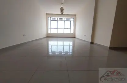 شقة - 2 غرف نوم - 3 حمامات للايجار في برج صحارى 3 - مجمع صحارى - النهدة - الشارقة