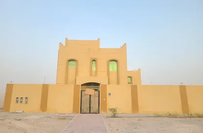Villa - 4 Bedrooms - 5 Bathrooms for rent in Shakhbout City - Abu Dhabi