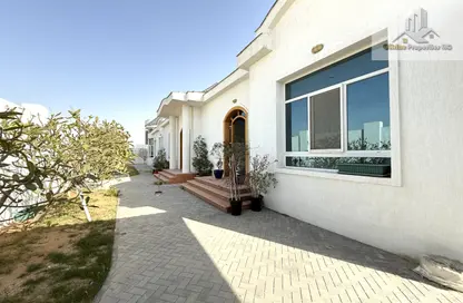 Villa - 4 Bedrooms - 5 Bathrooms for rent in Nad Al Sheba 4 - Nad Al Sheba - Dubai