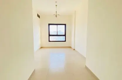 شقة - غرفة نوم - 2 حمامات للايجار في شارع الرولة - الرفاعة - بر دبي - دبي شقة - غرفة نوم - 2 حمامات للايجار في شارع الرولة - الرفاعة - بر دبي - دبي