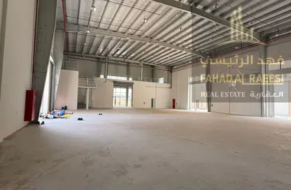 Warehouse - Studio - 2 Bathrooms for rent in Umm Al Thuoob - Umm Al Quwain