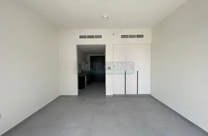 Empty Room image for: Apartment - 1 Bathroom for rent in The Link - East Village - Aljada - Sharjah, Image 1