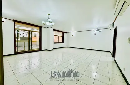 Apartment - 3 Bedrooms - 3 Bathrooms for rent in Al Muteena Building - Al Muteena - Deira - Dubai