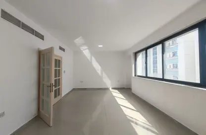 Apartment - 3 Bedrooms - 3 Bathrooms for rent in Al Falah Street - City Downtown - Abu Dhabi