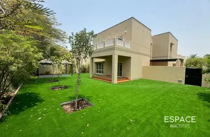 Villa - 3 Bedrooms - 3 Bathrooms for rent in Meadows 9 - Meadows - Dubai