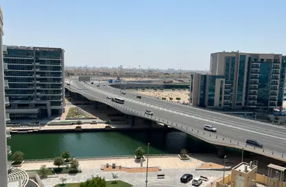 شقة - 2 غرف نوم - 4 حمامات للايجار في C725 - شاطئ الراحة - أبوظبي
