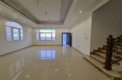 دوبلكس - 5 غرف نوم - 5 حمامات للايجار في الرجايب - الطويه - العين
