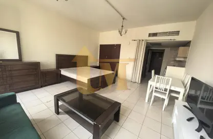 Apartment - Studio - 1 Bathroom for rent in X16 - England Cluster - International City - Dubai