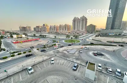 شقة - غرفة نوم - 2 حمامات للايجار في المساكن الحمراء - مدينة دبي الرياضية - دبي