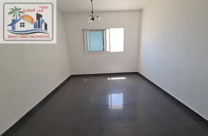 شقة - غرفة نوم - 2 حمامات للايجار في مجمع مويلح - تجارية مويلح - الشارقة