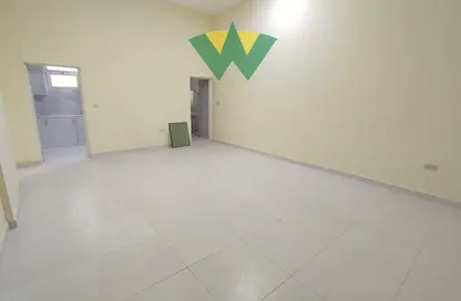Apartment - 2 Bedrooms - 2 Bathrooms for rent in Baniyas East - Baniyas - Abu Dhabi