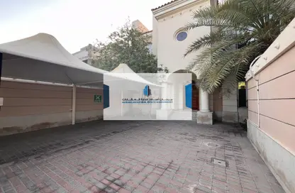 Villa - 6 Bedrooms - 7 Bathrooms for rent in Delma Street - Al Mushrif - Abu Dhabi