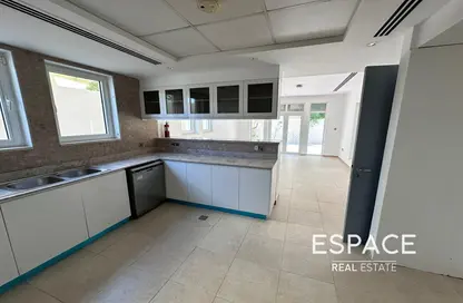 Villa - 3 Bedrooms - 4 Bathrooms for rent in Regional - Jumeirah Park - Dubai