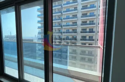 شقة - 2 غرف نوم - 3 حمامات للايجار في برج ويمبلي - مدينة دبي الرياضية - دبي