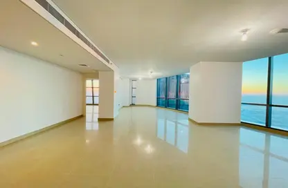 Apartment - 4 Bedrooms - 5 Bathrooms for rent in Etihad Towers - Corniche Road - Abu Dhabi