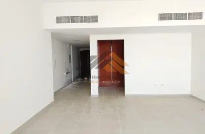Empty Room image for: Apartment - 1 Bathroom for rent in Horizon Towers - Ajman Downtown - Ajman, Image 1