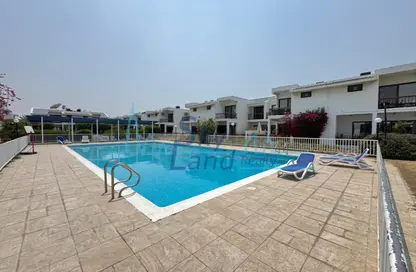 Villa - 3 Bedrooms - 4 Bathrooms for rent in Jumeirah 2 Villas - Jumeirah 2 - Jumeirah - Dubai