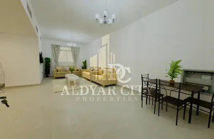 شقة - 2 غرف نوم - 3 حمامات للايجار في مساكن كورنيش عجمان - طريق كورنيش عجمان - عجمان