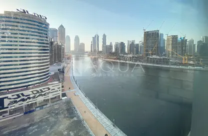 صورة لـ منظر مائي. مكتب - استوديو للايجار في برج الأعمال - الخليج التجاري - دبي ، صورة رقم 1