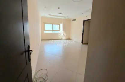 Empty Room image for: Apartment - 1 Bedroom - 2 Bathrooms for rent in Al Khan Lagoon - Al Khan - Sharjah, Image 1