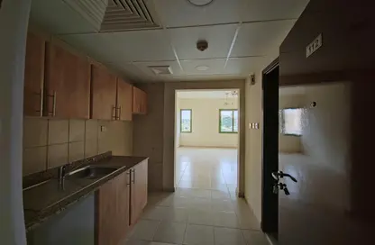 صورة لـ مطبخ شقة - 1 حمام للايجار في طراز مغربي - المدينة الدولية - دبي ، صورة رقم 1