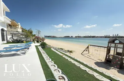 Villa - 4 Bedrooms - 6 Bathrooms for rent in Garden Homes Frond D - Garden Homes - Palm Jumeirah - Dubai