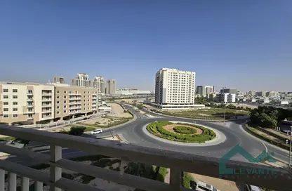 Apartment - 1 Bedroom - 1 Bathroom for rent in Mazaya 9 - Queue Point - Dubai Land - Dubai
