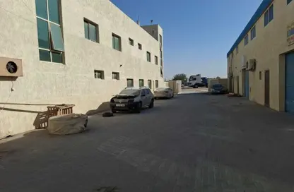 عمارة بالكامل - استوديو - 8 حمامات للبيع في الصجعة الصناعية - آلصجعه - الشارقة