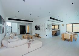 Living Room image for: Villa - 4 bedrooms - 4 bathrooms for sale in Legacy Nova Villas - Jumeirah Park - Dubai, Image 1