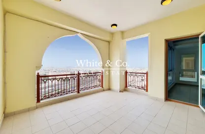 Terrace image for: Apartment - 2 Bedrooms - 4 Bathrooms for rent in Marina Residences 4 - Marina Residences - Palm Jumeirah - Dubai, Image 1