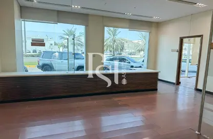 محل - استوديو للايجار في شارع هزاع بن زايد الأول - معسكر آل نهيان - أبوظبي محل - استوديو للايجار في شارع هزاع بن زايد الأول - معسكر آل نهيان - أبوظبي