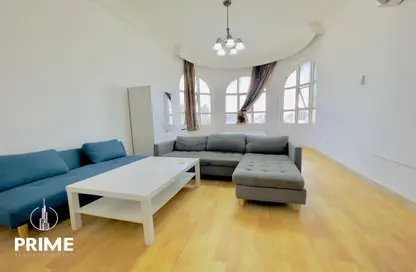 Living Room image for: Apartment - 1 Bathroom for rent in Al Qubaisat - Al Mushrif - Abu Dhabi, Image 1