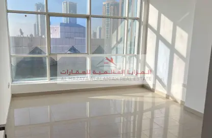 شقة - 3 غرف نوم - 3 حمامات للايجار في 2 زاخر تاور - أبراج زاخر - التعاون - الشارقة
