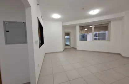 Apartment - 2 Bedrooms - 3 Bathrooms for rent in Blue Tower - Sheikh Zayed Road - Dubai