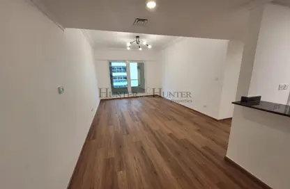 Empty Room image for: Apartment - 3 Bedrooms - 3 Bathrooms for sale in Manchester Tower - Dubai Marina - Dubai, Image 1