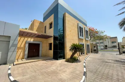 Villa - 3 Bedrooms - 4 Bathrooms for rent in Khalidiya Village - Al Khalidiya - Abu Dhabi