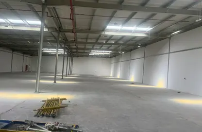 Warehouse - Studio - 1 Bathroom for rent in Umm Ramool - Dubai