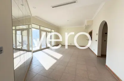 Apartment - 2 Bedrooms - 3 Bathrooms for rent in Al Sultana - Shoreline Apartments - Palm Jumeirah - Dubai