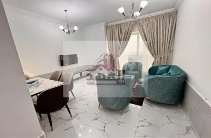 Living / Dining Room image for: Apartment - 1 Bedroom - 2 Bathrooms for rent in Oasis Tower - Al Rashidiya 1 - Al Rashidiya - Ajman, Image 1