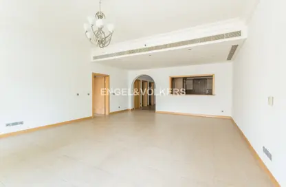 Apartment - 2 Bedrooms - 3 Bathrooms for sale in Al Hallawi - Shoreline Apartments - Palm Jumeirah - Dubai