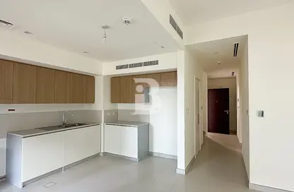 Kitchen image for: Townhouse - 3 Bedrooms - 4 Bathrooms for rent in Parkside 2 - EMAAR South - Dubai South (Dubai World Central) - Dubai, Image 1