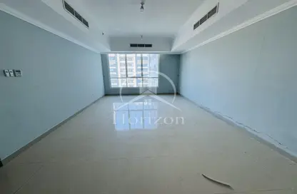 Empty Room image for: Apartment - 2 Bedrooms - 3 Bathrooms for rent in Al Majaz Tower - Al Majaz - Sharjah, Image 1