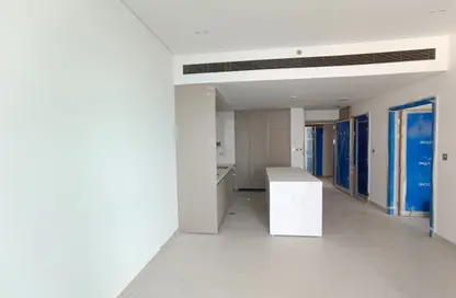 Apartment - Studio - 1 Bathroom for rent in Binghatti Phoenix - Jumeirah Village Circle - Dubai